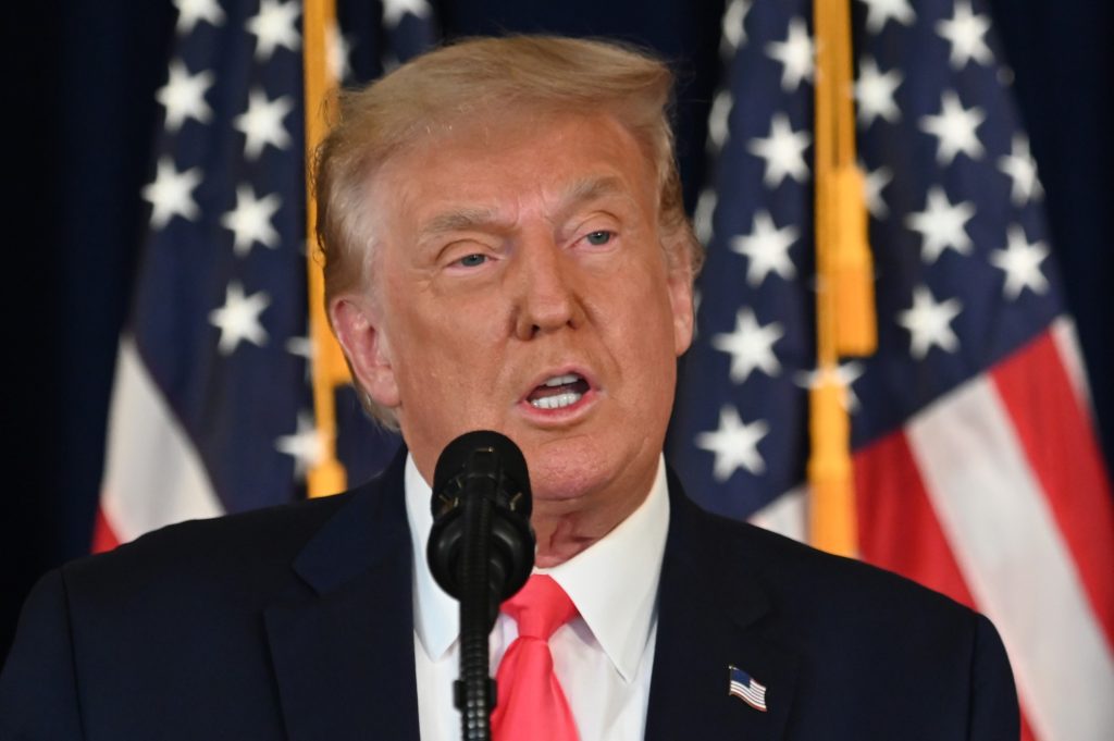 Ο Τραμπ επικυρώνει νομοσχέδιο για λήξη του shutdown - FinanceNews.gr