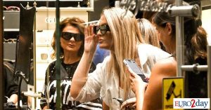 Πόσα και πού θα ξοδέψουν οι Ελληνες τα Χριστούγεννα