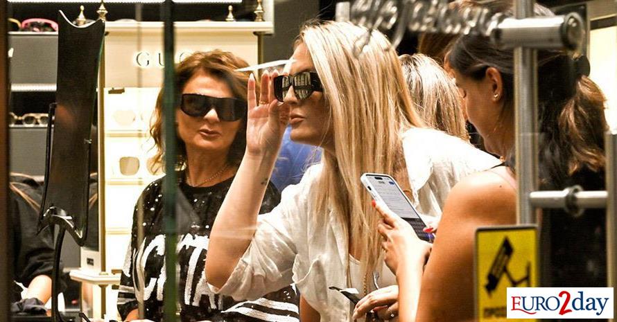 Πόσα και πού θα ξοδέψουν οι Ελληνες τα Χριστούγεννα