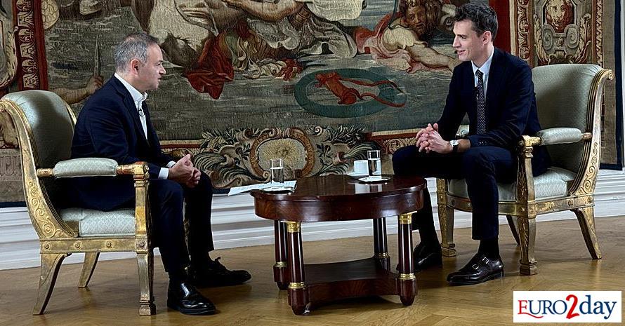 ΣΕΒ: Ο Arthur Mensch, CEO της Mistral AI, συνομίλησε με κορυφαίες ελληνικές επιχειρήσεις