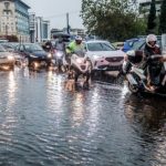Σαρώνει η Adel την Αττική - Σφοδρή χαλαζόπτωση, καταρρακτώδης βροχή, σωρεία κεραυνών, ποτάμια οι δρόμοι, έκλεισαν σχολεία
