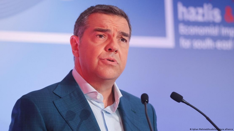 SPIEGEL: Ο Τσίπρας τα βάζει με τον Βαρουφάκη