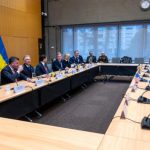 Κρίσιμες διαβουλεύσεις αξιωματούχων ΗΠΑ – Ρωσίας στο Άμπου Ντάμπι – «Σβήνουν… γράφουν» το κείμενο της συμφωνίας για την Ουκρανία