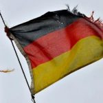 Η Γερμανία διαλύεται κι ο Merz… παρακολουθεί - Πώς ο «σωτήρας» αποδείχθηκε ανίκανος να αναστήσει τον «μεγάλο ασθενή» της Ευρώπης