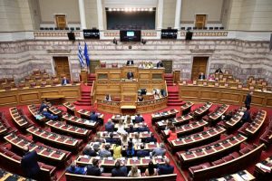 Σφοδρή κριτική από την αντιπολίτευση για τη συνέντευξη του Κυριάκου Μητσοτάκη - FinanceNews.gr
