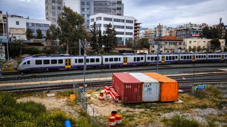 Σύγκρουση αμαξοστοιχίας της Hellenic Train με δίκυκλο στη Λένορμαν - Εγκατέλειψε το σημείο ο οδηγός