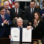 Τέλος το shutdown στις ΗΠΑ -  Trump: Οι Δημοκρατικοί προσπάθησαν να εκβιάσουν τη χώρα μας - Η κυβέρνηση «ανοίγει» έπειτα από 43 ημέρες