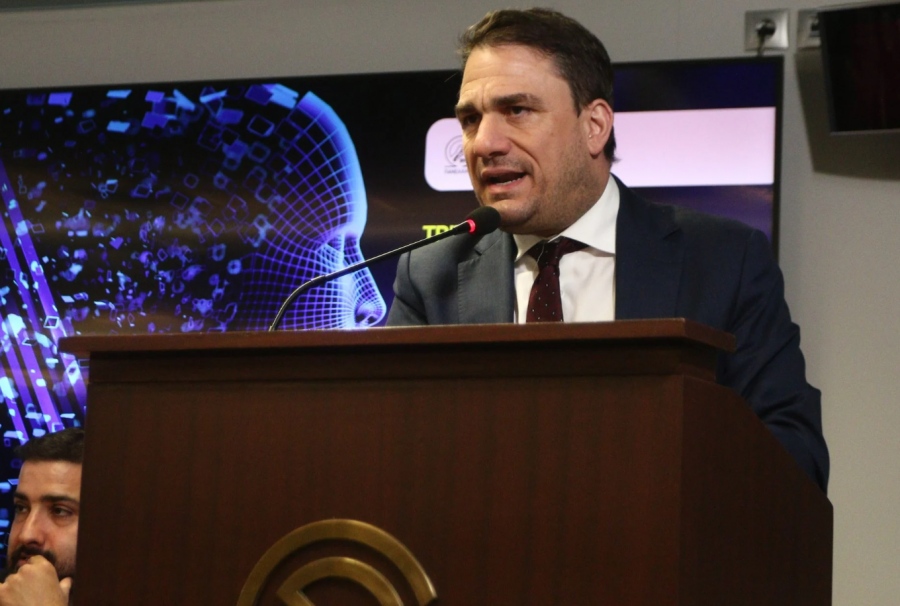 ΠΑΣΟΚ για ΟΠΕΚΕΠΕ:  Όταν ο «Φραπές» λέει στον αδελφό του «μίλα με τον κουμπάρο σου πριν έρθεις στην Κρήτη», ποιον εννοεί;