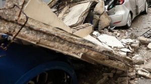 Από θαύμα δεν υπήρξαν θύματα - Κατέρρευσε μπαλκόνι στο κέντρο των Χανίων