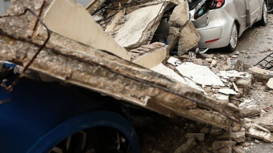 Από θαύμα δεν υπήρξαν θύματα - Κατέρρευσε μπαλκόνι στο κέντρο των Χανίων