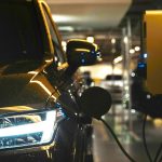 Ηλεκτρικά αυτοκίνητα που φορτίζουν εν κινήσει: Η Γερμανία ανοίγει τον δρόμο - FinanceNews.gr