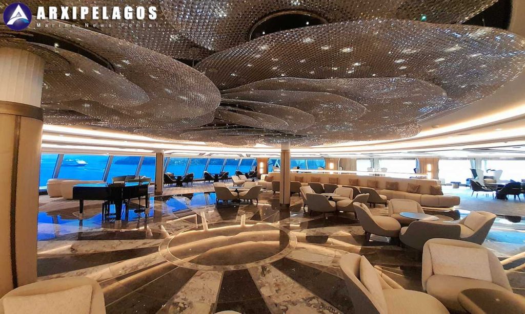 Seven Seas Grandeur OBSERVATION LOUNGE 