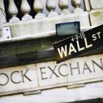 Πτώση στους δείκτες της Wall Street μετά από προειδοποιήσεις για «φούσκες» στις μετοχές - FinanceNews.gr