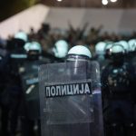 Σερβία: Απεργία πείνας ξεκίνησε μητέρα θύματος της τραγωδίας του Νόβι Σαντ - Ένταση μπροστά από το Κοινοβούλιο