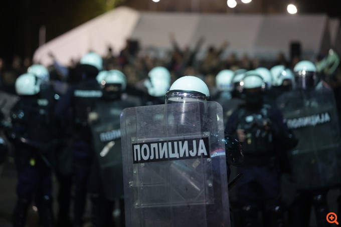 Σερβία: Απεργία πείνας ξεκίνησε μητέρα θύματος της τραγωδίας του Νόβι Σαντ - Ένταση μπροστά από το Κοινοβούλιο