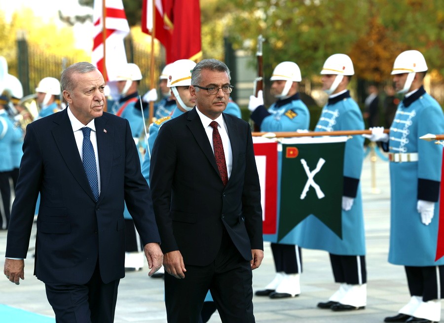 Πρώτη επίσκεψη Ερχιουρμάν στην Τουρκία: Ο Ερντογάν επαναφέρει το δόγμα των δύο κρατών για Κύπρο - FinanceNews.gr