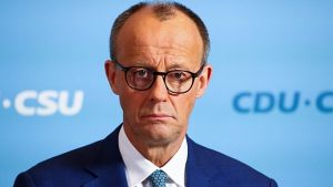 Merz: Ο ουκρανικός στρατός θα εξοπλιστεί με «συστήματα πυρός μεγάλου βεληνεκούς»