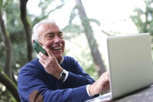 Ο πληθυσμός γερνά με ραγδαίους ρυθμούς: Το 34% των Ελλήνων άνω των 65 ετών μέχρι το 2060 - FinanceNews.gr