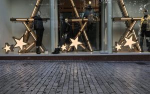 Εορταστικό ωράριο 2025: Πότε ξεκινάει, πώς θα λειτουργούν τα μαγαζιά