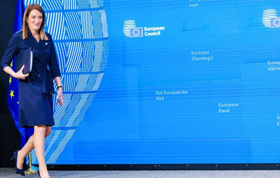 Στην Αθήνα την Παρασκευή η πρόεδρος του Ευρωπαϊκού Κοινοβουλίου Ρομπέρτα Μέτσολα - FinanceNews.gr