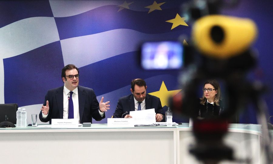 Το Δημόσιο ανεβάζει ταχύτητα το 2026 : Δανεισμός 13 δισ.€ και νέα πρόωρη εξόφληση χρέους - FinanceNews.gr