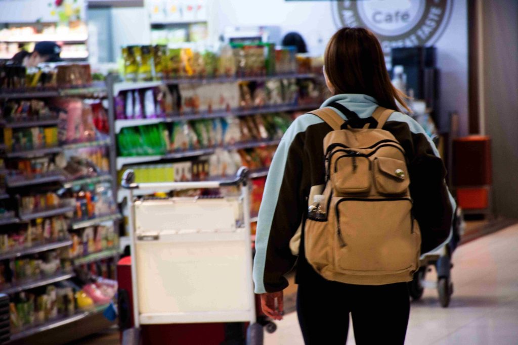 NielsenIQ: Το 40% των τουριστών έκαναν αγορές από σουπερμάρκετ το καλοκαίρι