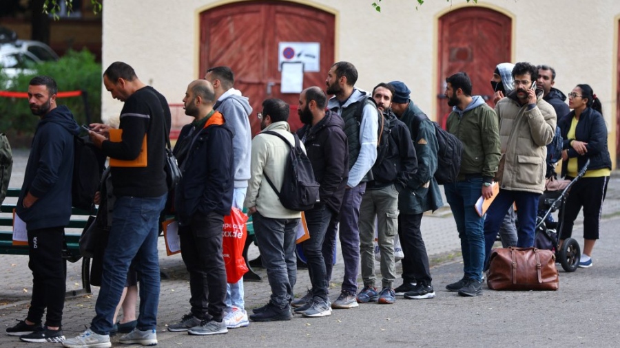 Η Γερμανία δείχνει το δρόμο: Επιβάλλει υποχρεωτική εργασία σε αιτούντες άσυλο – Όποιος αρνείται, χάνει επιδόματα