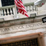 Wall Street: Ισχυρός πτωτικός κίνδυνος αν αποσυρθεί ο Μπάιντεν