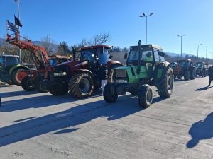Αυξάνεται η οργή των αγροτών για Μητσοτάκη - Έκλεισε ο Προμαχώνας για τα φορτηγά