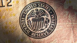 Πρακτικά Fed: Έρχονται νέες μειώσεις επιτοκίων το 2026, παρά τον διχασμό και τους δασμούς