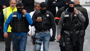 Γαλλία: Εξαρθρώθηκε συμμορία που έκλεβε υπερπολυτελή αυτοκίνητα και όπλα από την Ελβετία