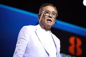«Ταύρος» ο Kiyosaki για τα πολύτιμα μέταλλα - Το ράλι στο ασήμι μόλις ξεκίνησε, εκτόξευση στα 200 δολάρια το 2026