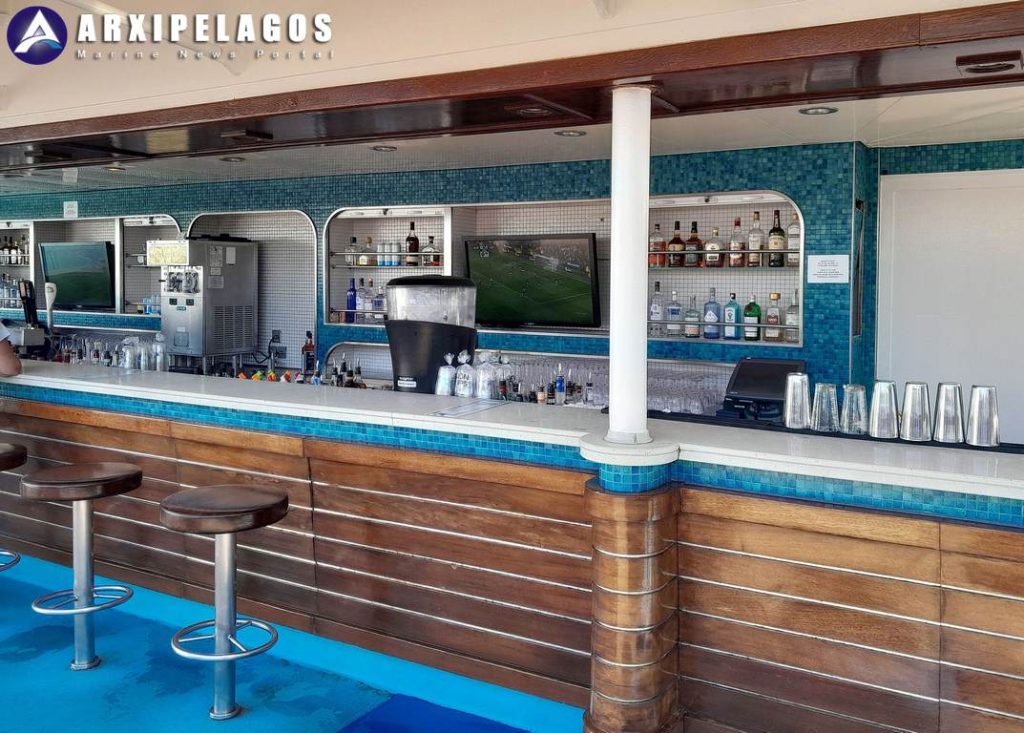 Norwegian Epic Waves Pool Bar