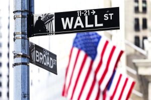 Νευρικότητα στη Wall Street, αλλά ένα ράλι γεννιέται εκτός S&P 500 - FinanceNews.gr
