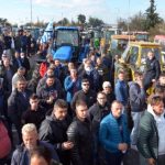 Ακραία κλιμάκωση - Διαμαρτυρία κτηνοτρόφων στην κεντρική πλατεία της Λάρισας - Μπλόκα στη μισή Ελλάδα