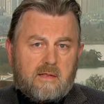 Larry Johnson (πρώην CIA): Για όνομα του Θεού… η Ουκρανική ηγεσία δεν θέλει να τερματίσει τον πόλεμο γιατί βγάζει πολύ χρήμα