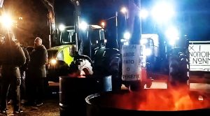 Αγροτικά μπλόκα σε κλιμάκωση: Κλείνει ο Προμαχώνας, πάνω από 3.500 τρακτέρ στους δρόμους - FinanceNews.gr