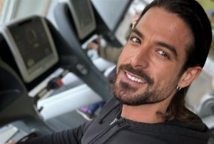 Ελεύθερος ο Μουγκοπέτρος μετά τη μήνυση της συζύγου του για ενδοοικογενειακή απειλή - Πήρε αναβολή