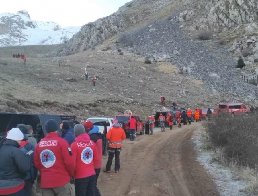 Ο επίλογος της τραγωδίας - Ανασύρθηκαν με ελικόπτερο οι 4 ορειβάτες από τα Βαρδούσια