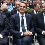 Η σφαγή των τέως με τον Μητσοτάκη ανάβει φωτιές στο Μαξίμου - Μόνος στο… σπίτι ο πρωθυπουργός