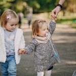 Handelsblatt: «Οι μικρές ελληνικές επιχειρήσεις ή θα συγχωνευθούν ή θα κλείσουν» -Μόνο έξι εταιρείες έχουν 10.000 εργαζόμενους