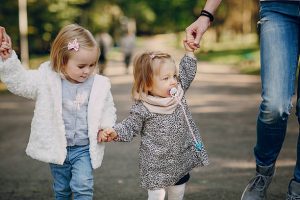 Handelsblatt: «Οι μικρές ελληνικές επιχειρήσεις ή θα συγχωνευθούν ή θα κλείσουν» -Μόνο έξι εταιρείες έχουν 10.000 εργαζόμενους