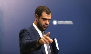 Ο Παύλος Μαρινάκης αποκαλύπτει το δίλημμα της κυβέρνησης για τις πληρωμές αγροτών - FinanceNews.gr