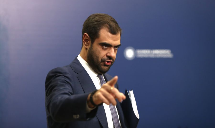 Ο Παύλος Μαρινάκης αποκαλύπτει το δίλημμα της κυβέρνησης για τις πληρωμές αγροτών - FinanceNews.gr