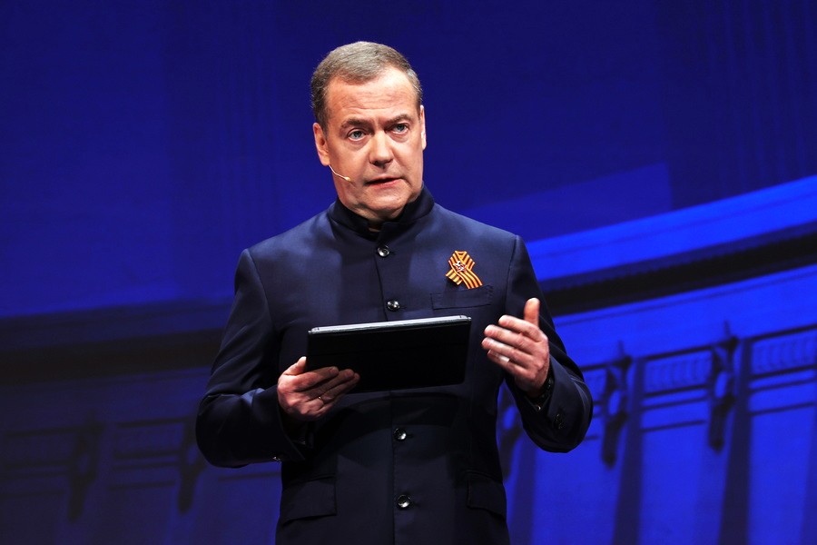 Ρωσική κλιμάκωση: Οι βαριές εκφράσεις Μεντβέντεφ και το μήνυμα προς το Κίεβο