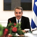 Αυστηρό μήνυμα Μαξίμου για τα μπλόκα ενόψει Χριστουγέννων: «Δεν υποχωρούμε σε πιέσεις»