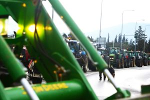 Αγρότες σε πολιορκία: Ως και 30 μπλόκα στήνονται μέχρι την Κυριακή σε όλη τη χώρα - FinanceNews.gr