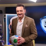 Μενιδιάτης στο εορταστικό Game Time: Ντουέτο-έκπληξη, ποδόσφαιρο και ο Μέσι… Άγιος Βασίλης