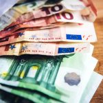 Χριστουγεννιάτικη «ανάσα» για τους συνταξιούχους με αυξήσεις και φοροελαφρύνσεις - FinanceNews.gr