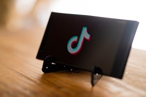 TikTok: Ρεκόρ κερδοφορίας για την ByteDance – Πλησιάζει τη Meta σε κέρδη και χρήστες